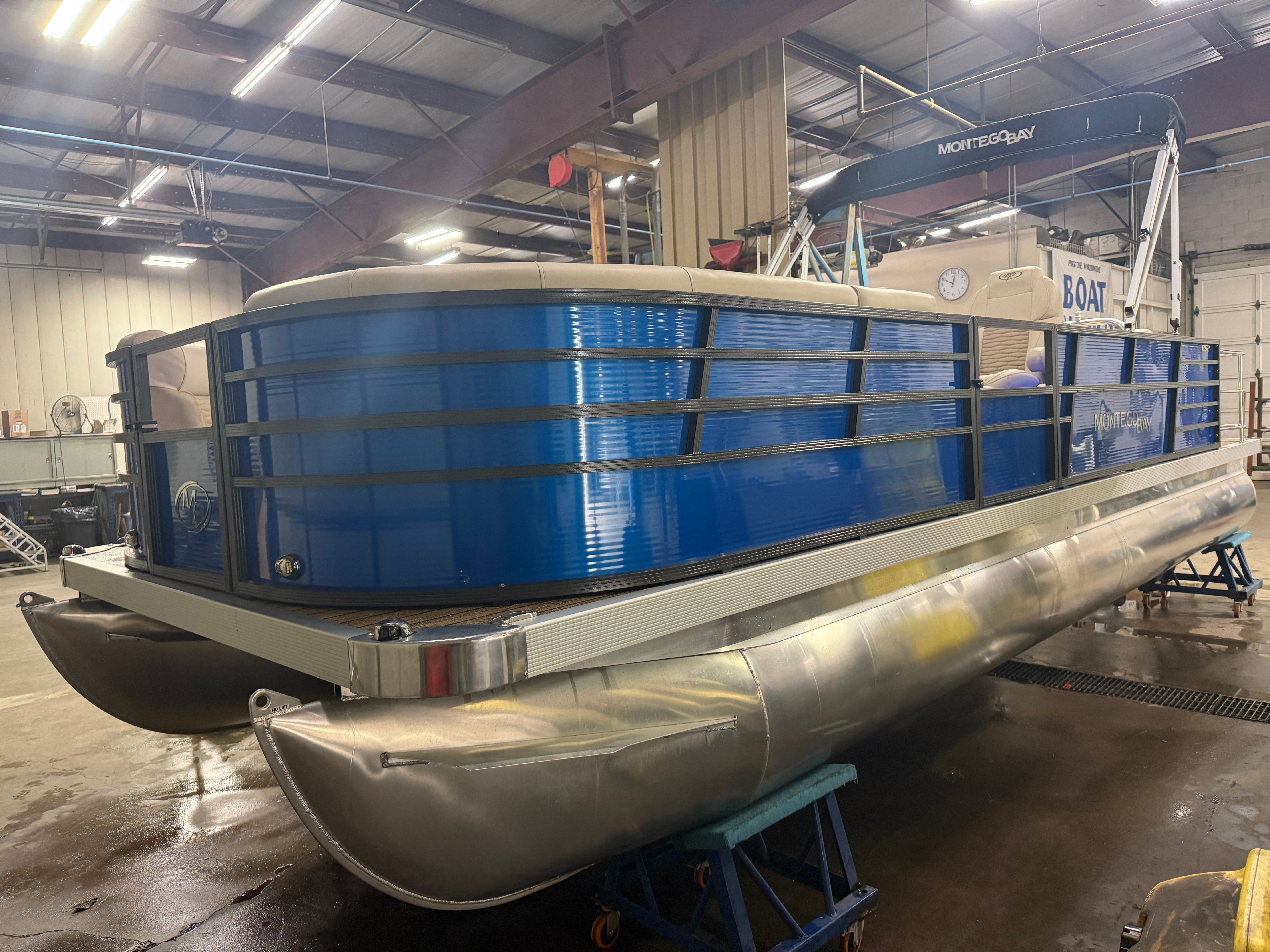 2023 Montego Bay NEW 8524 Swingback Pontoon & Honda 100HP 4-Stroke EFI