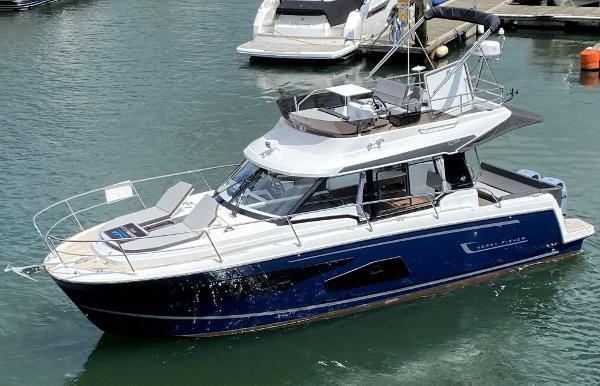 Jeanneau Merry Fisher 1095 Legende with a SeaKeeper Jeanneau Merry Fisher 1095 Legende with a SeaKeeper - Overall 1