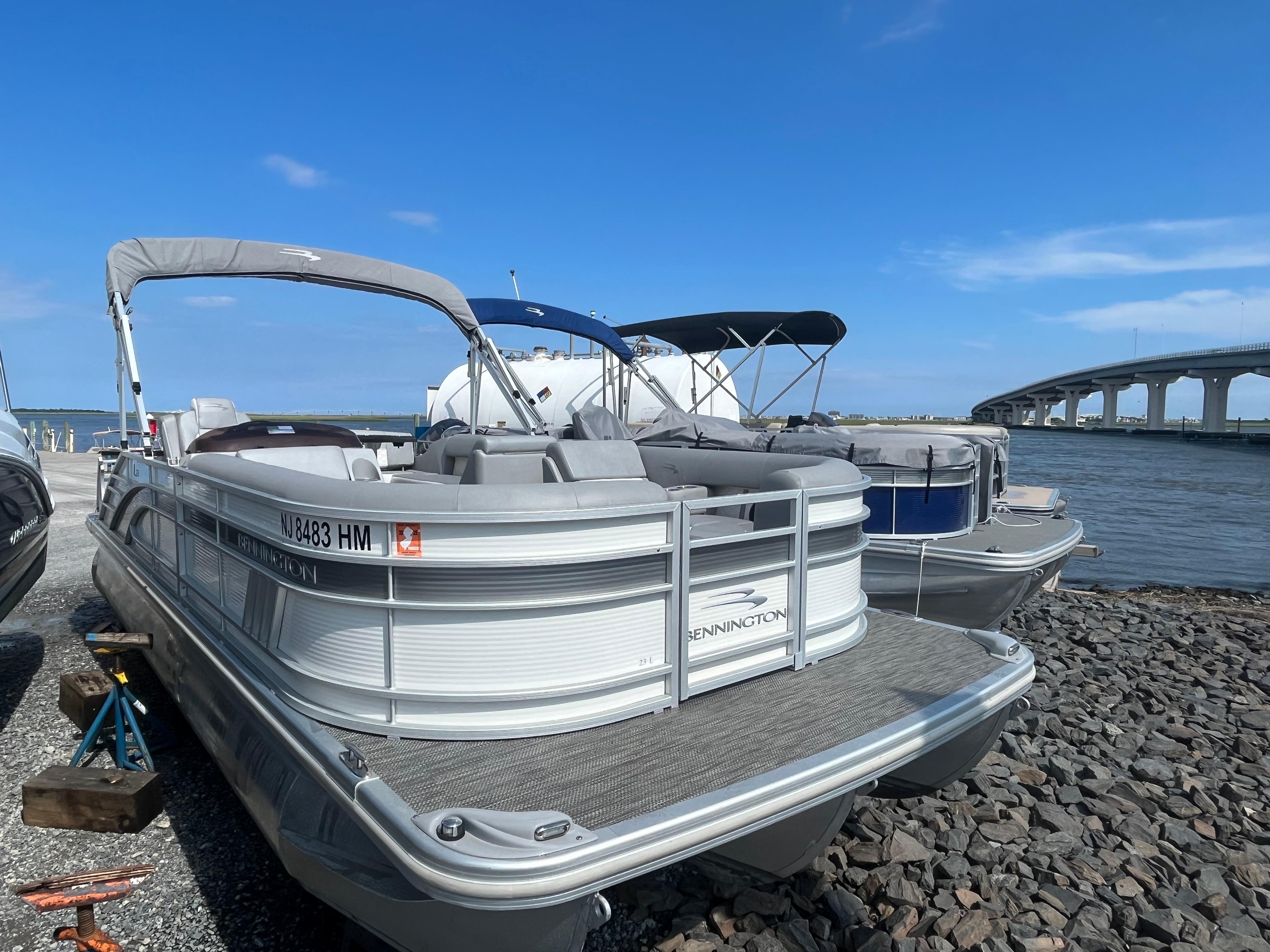 2021 Bennington 23L