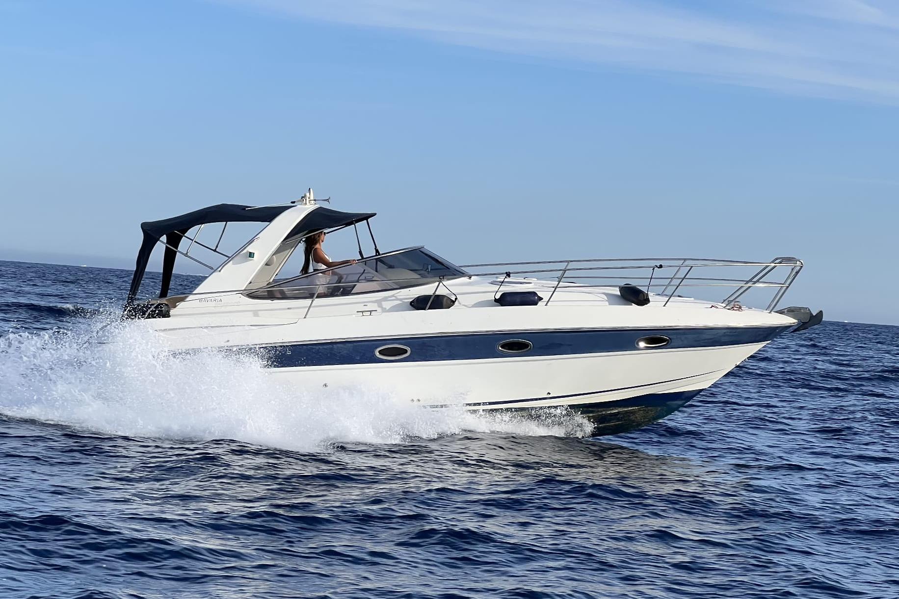 Bavaria 32 Sport 2005 Bavaria 32 Sport yacht cruising on open water under clear skies.