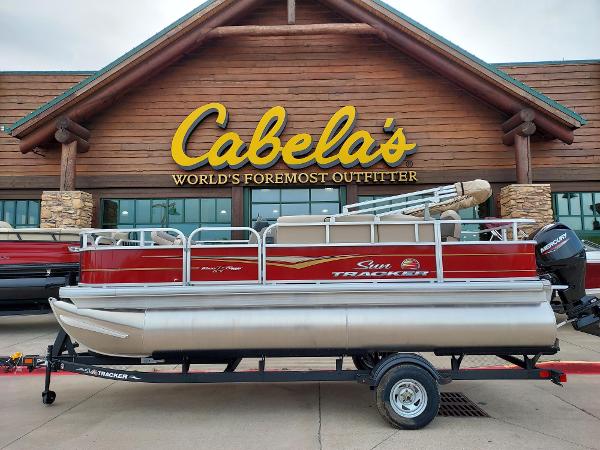 2025 Sun Tracker Party Barge 18 DLX