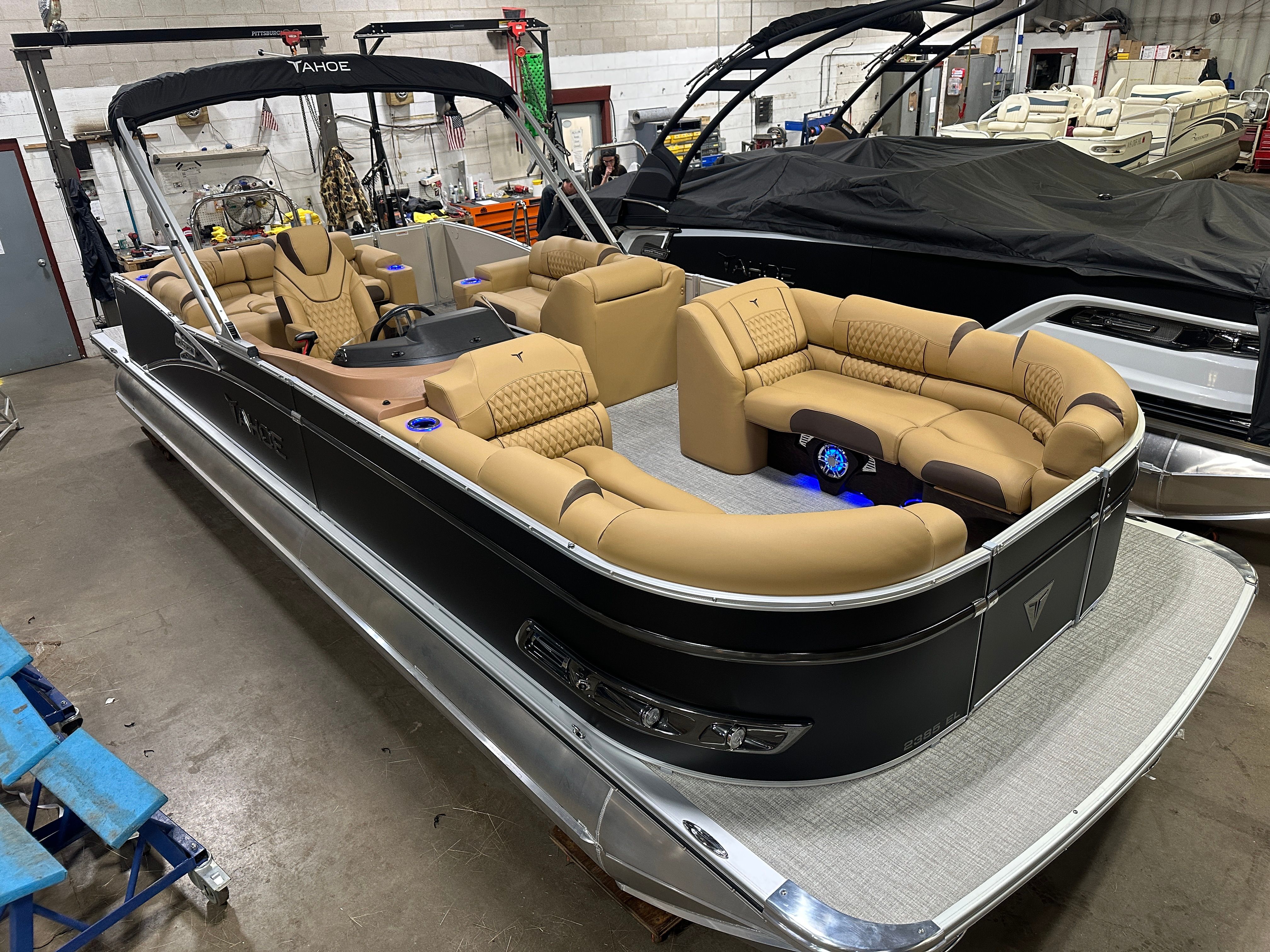 2025 Tahoe Cascade 2385 Elite Tritoon & Honda 225HP 4-Stroke EFI