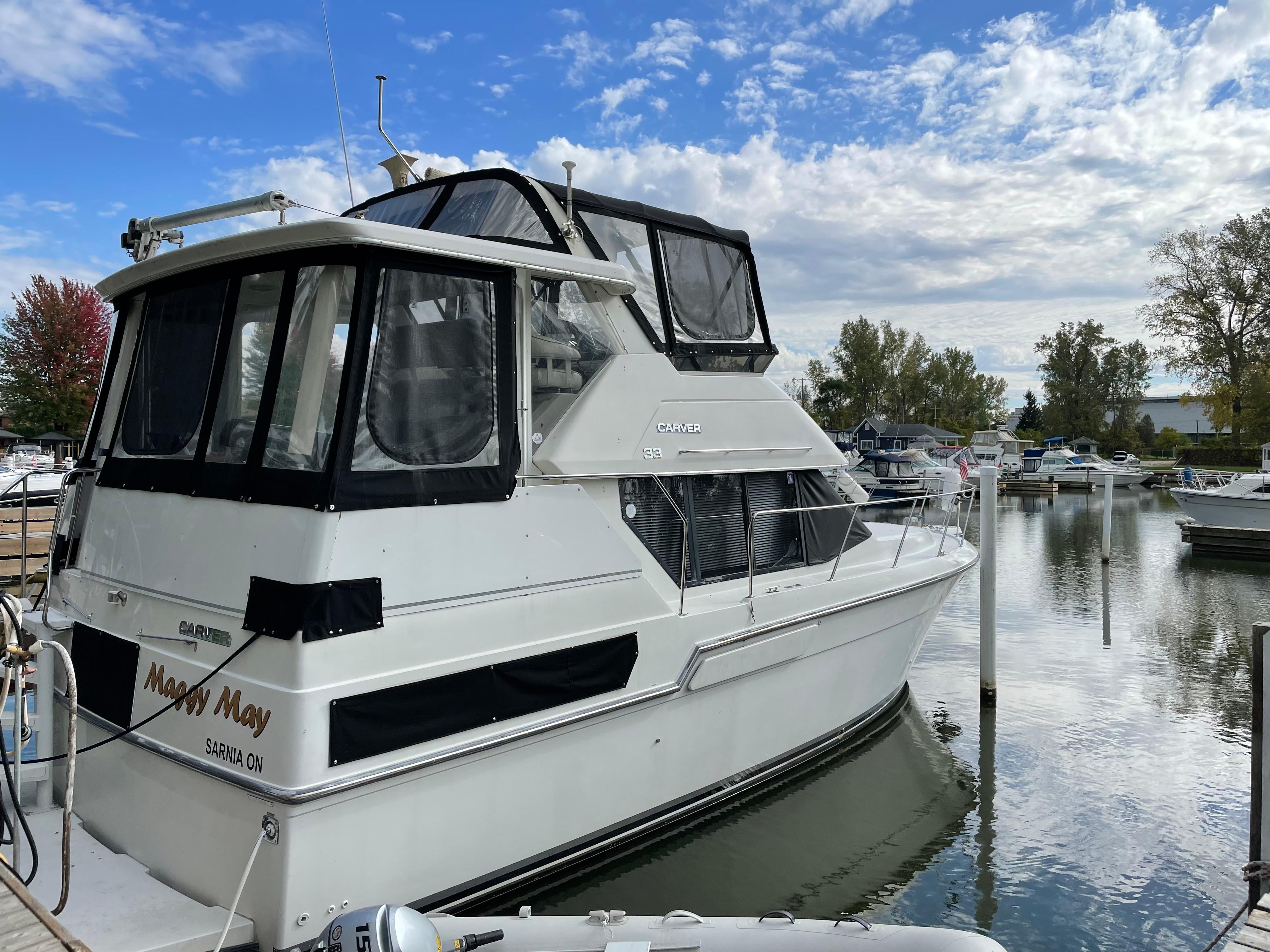 1992 Carver 33 Aft Cabin