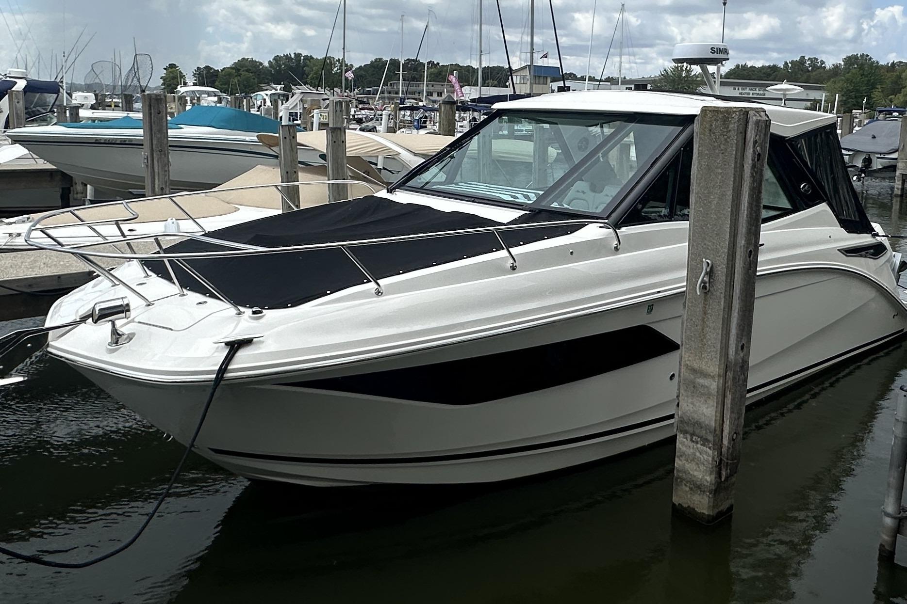 2021 Sea Ray Sundancer 320 Coupe Outboard