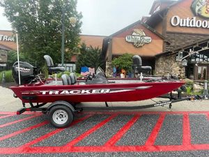Tracker Pro 170 2025 Tracker Pro 170 boat on trailer outside White River Outfitters.