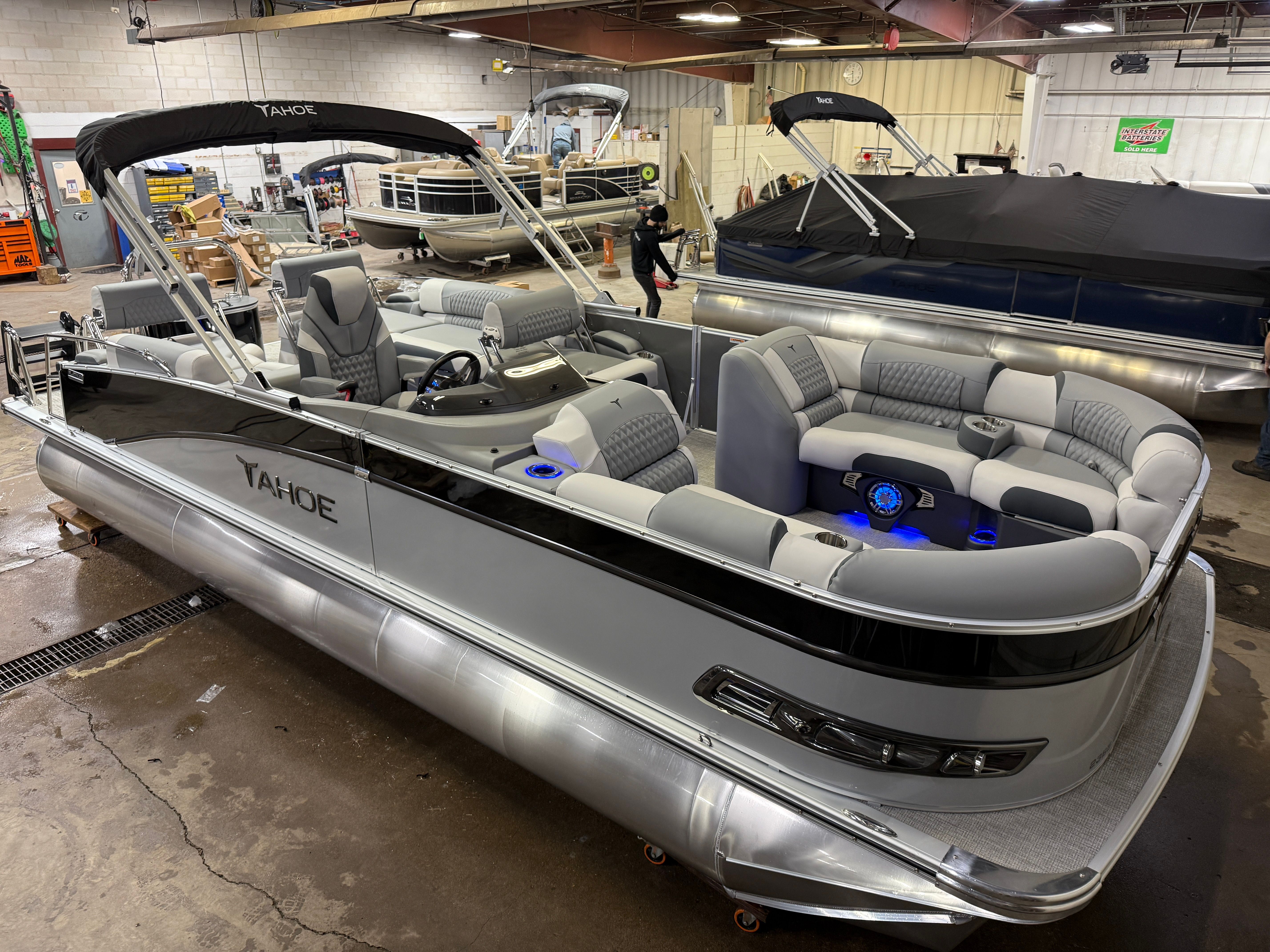 2025 Tahoe Cascade 2385 Quad Lounge Shift Tritoon & 225HP 4-Stroke