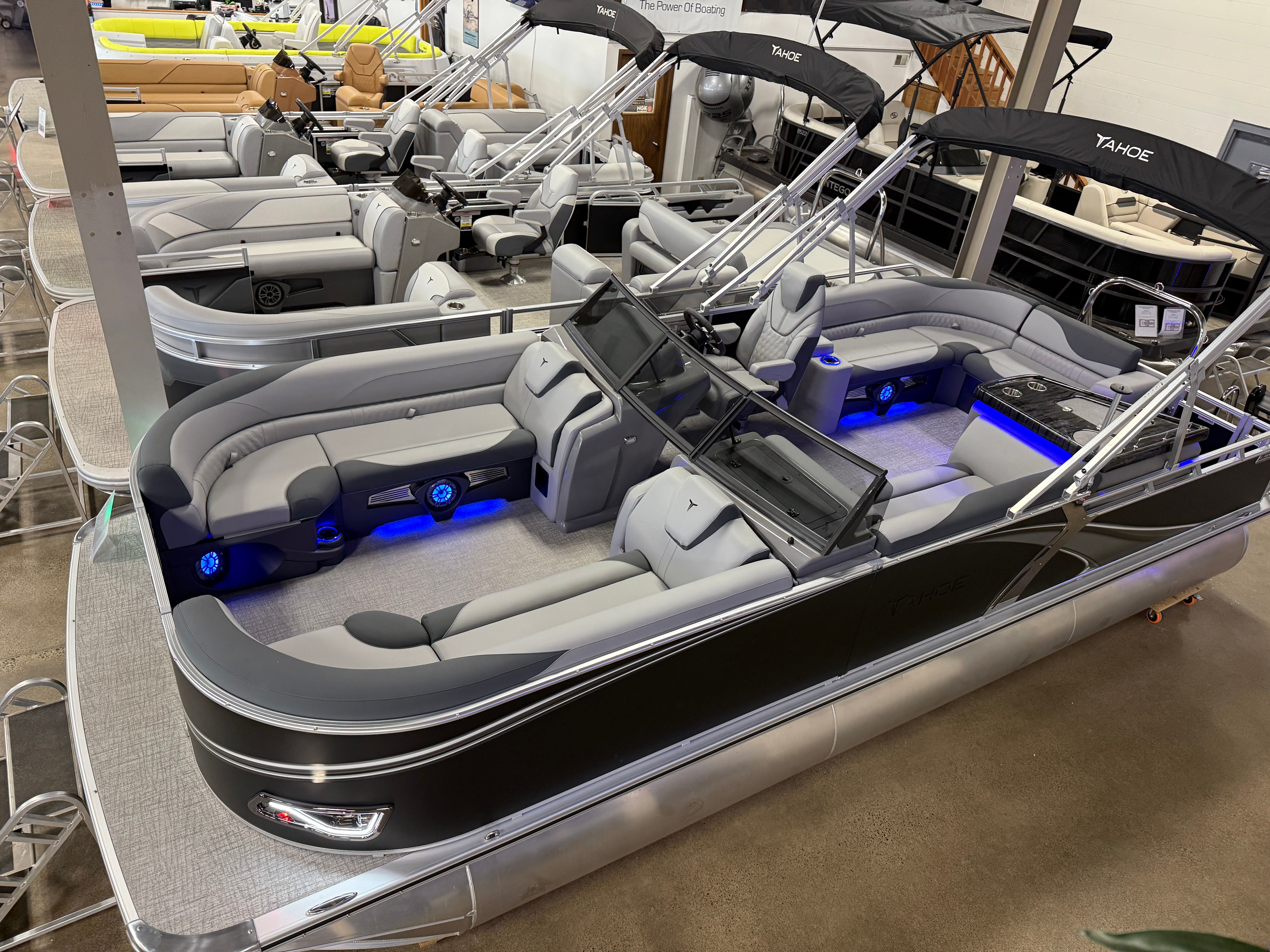 2025 Tahoe LTZ 2385 Elite Windshield Tritoon & Honda 4-Stroke EFI