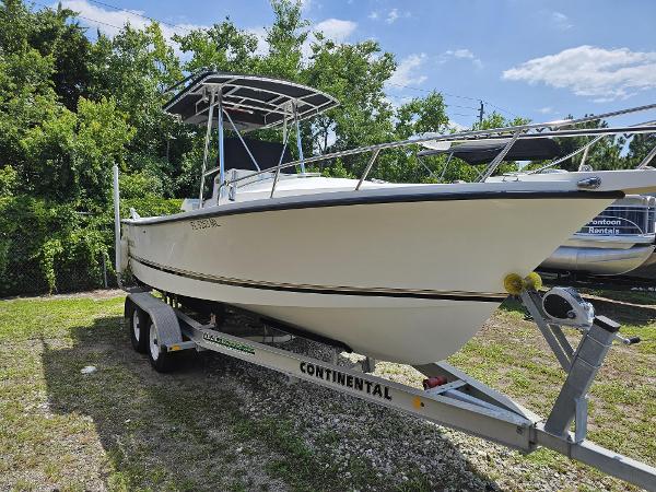 2002 Shamrock 220 Cuddy Stalker