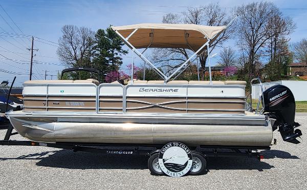 Berkshire 22CL CTS 2018 Berkshire 22CL CTS pontoon boat with canopy on trailer, side view.