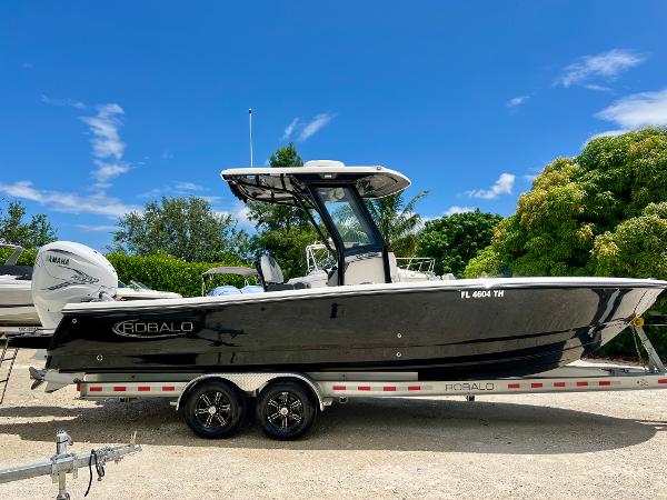 2022 Robalo 266 Cayman
