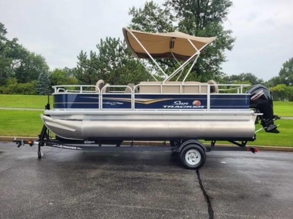 2025 Sun Tracker Bass Buggy 18 DLX