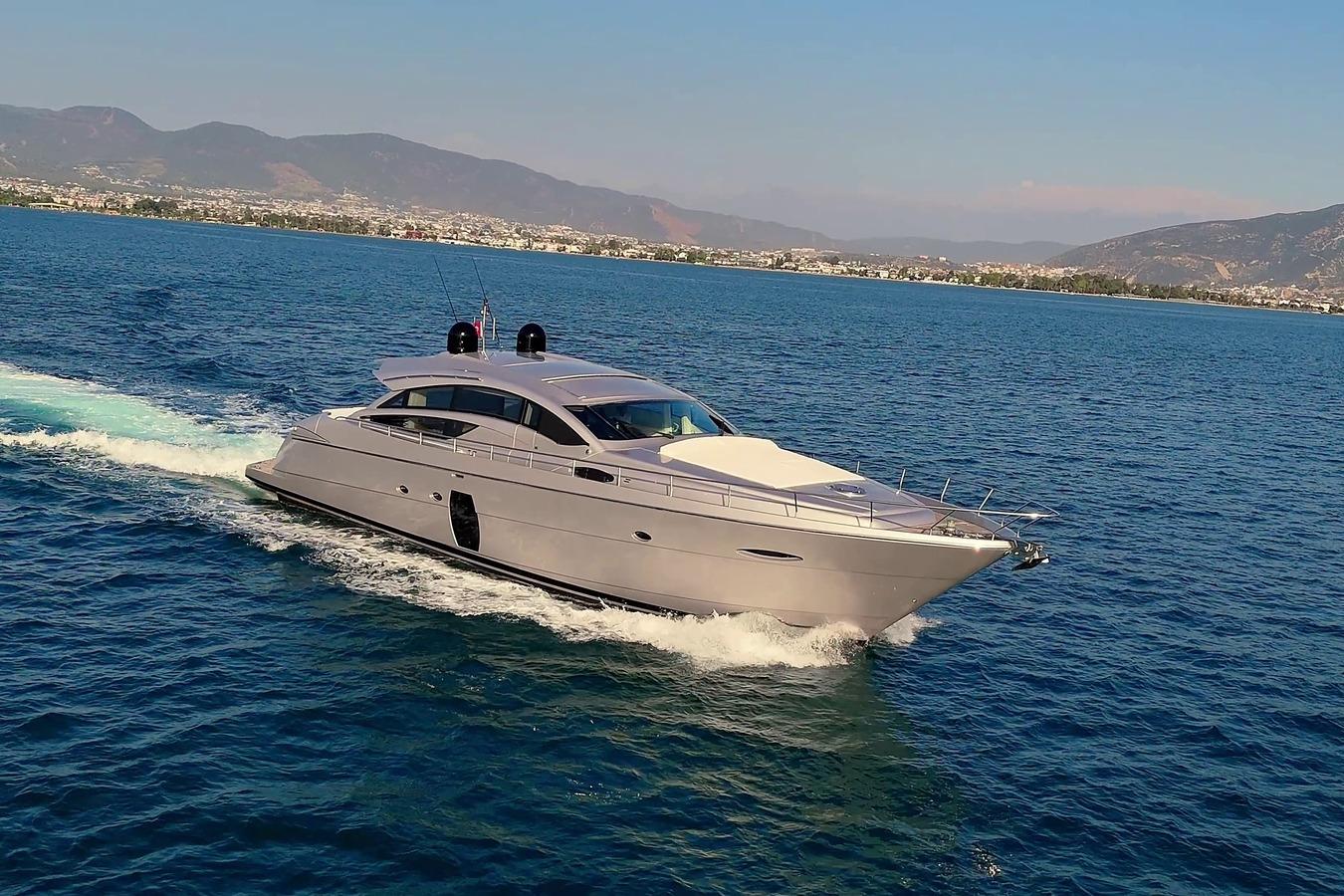 2010 Pershing 72