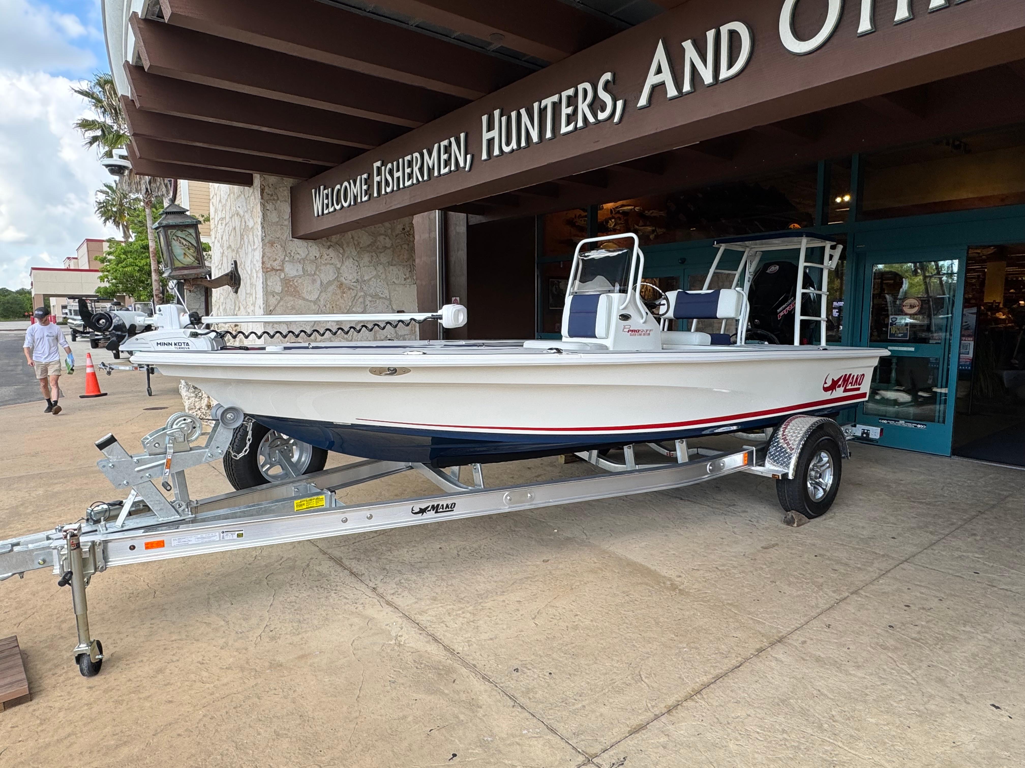 2025 Mako 18 Pro Skiff Patriot Edition