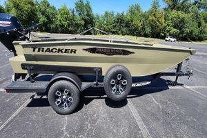 Tracker Grizzly 1650 T Prairie Wings Edition 2026 Tracker Grizzly 1650 T Prairie Wings Edition boat on trailer in parking lot.