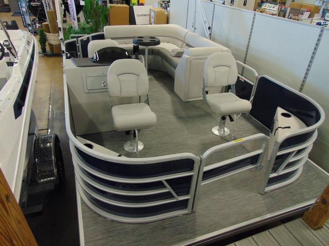 Godfrey Marine Sweetwater Xperience 1680 FX 2023 Godfrey Pontoons Sweetwater Xperience 1680 FX, spacious seating, modern design, showroom display.