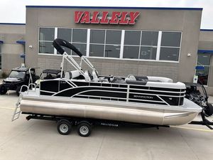 Bennington 22 SSB Swingback SPS Tri-Toon Pontoon