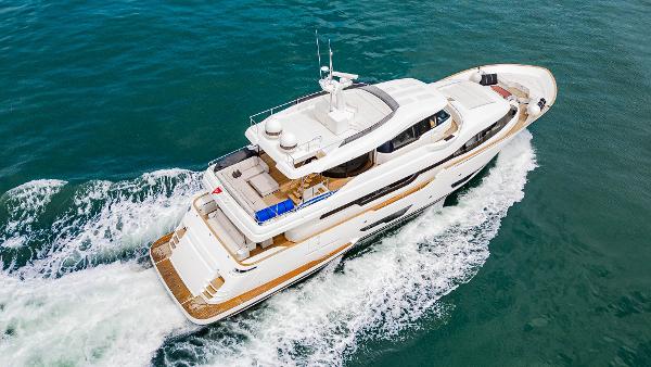 2016 Custom Line Navetta 28