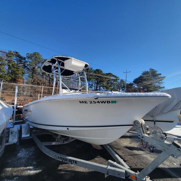 Sea Hunt 182 CENTER CONSOLE 2013 Sea Hunt 182 Center Console boat on Load Rite trailer.