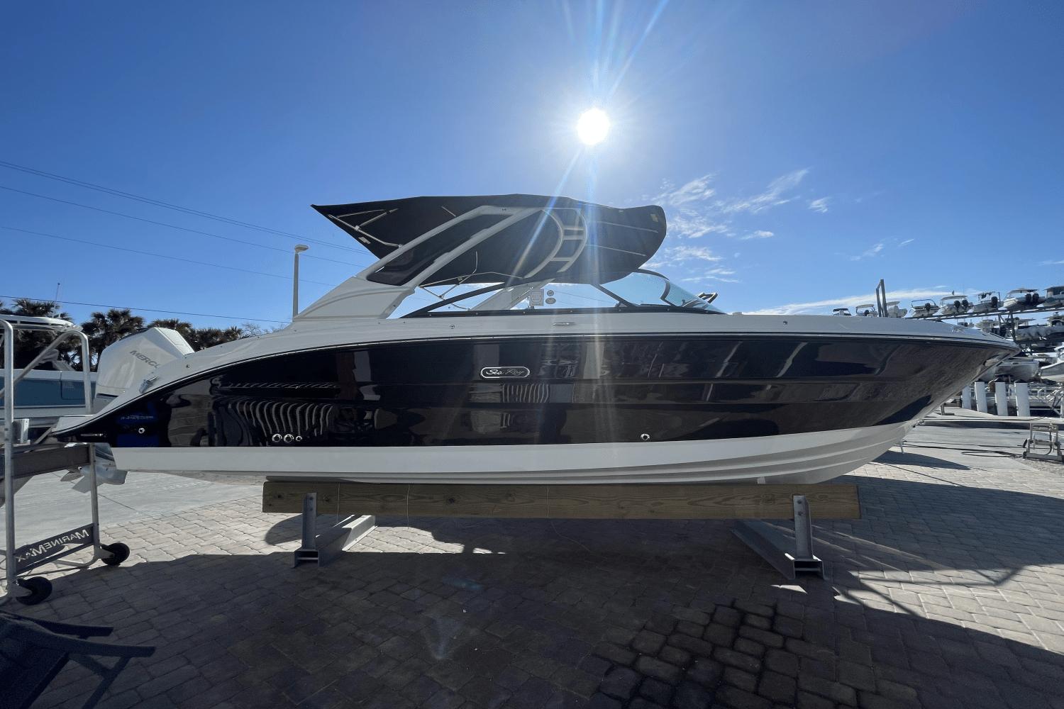 2025 Sea Ray SDX 250 Outboard