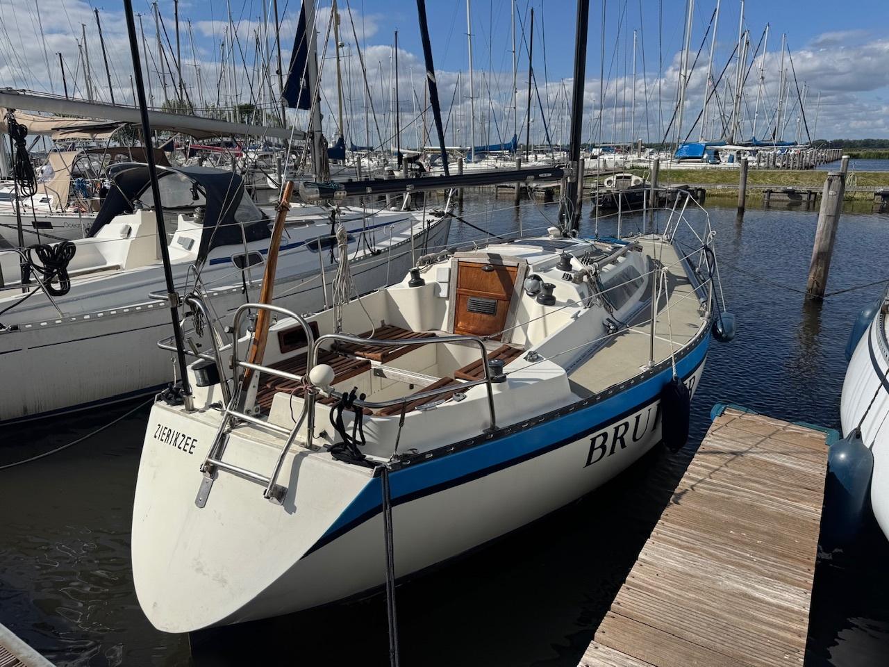 1983 UFO 27