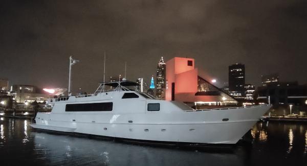 Inace Expedition 88 Inace 88 Custom yacht from 1990 docked at night with city skyline.