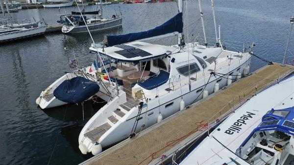 Privilege 465 Easy Cruise 2004 Privilege 465 Easy Cruise catamaran docked at marina, featuring spacious deck and modern design.