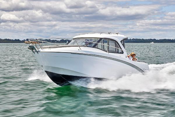 2025 Beneteau Antares 7 OB Cruising