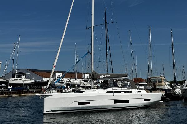 2024 Dufour 470
