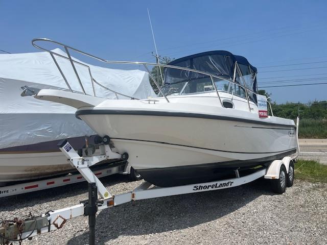 1997 Boston Whaler 235 Conquest