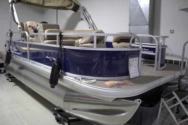 Sun Tracker Bass Buggy 16 XL Select 2025 Sun Tracker Bass Buggy 16 XL Select pontoon boat in showroom.