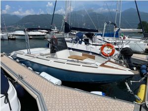 Airon AIRON 22 FISH 1996 Airon AIRON 22 FISH boat docked at marina with scenic mountain backdrop.