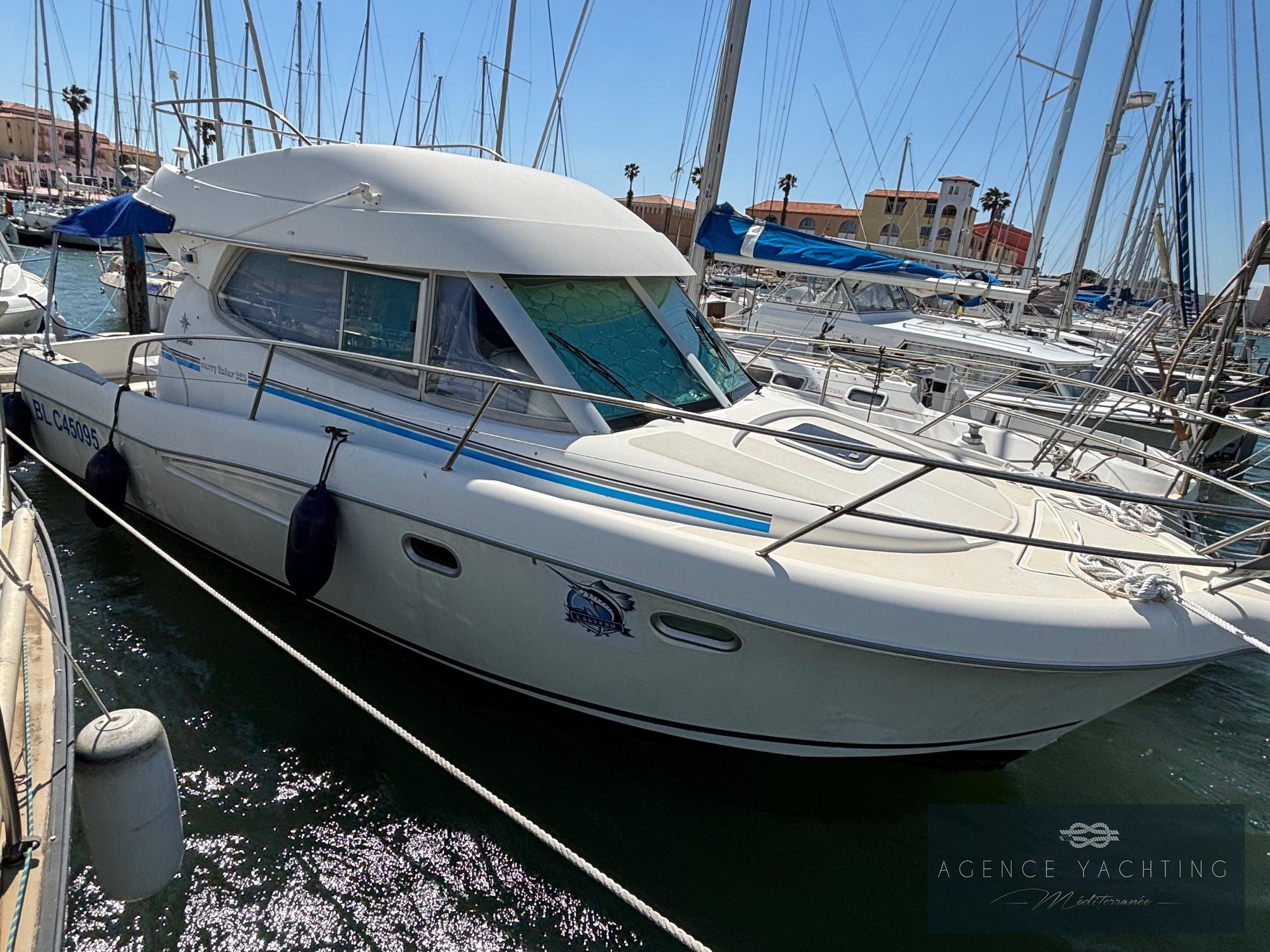 Jeanneau Merry Fisher 925 2004 Jeanneau Merry Fisher 925 boat docked in marina, sunny day.