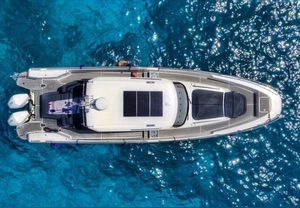 Nimbus T11 Aerial view of 2021 Nimbus T11 boat on clear blue water.