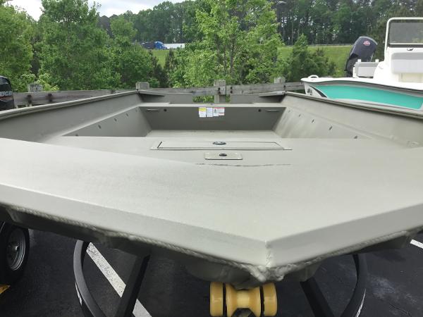 Tracker GRIZZLY 2072 Utility 2025 Tracker GRIZZLY 2072 Utility boat, parked outdoors, showcasing spacious deck design.