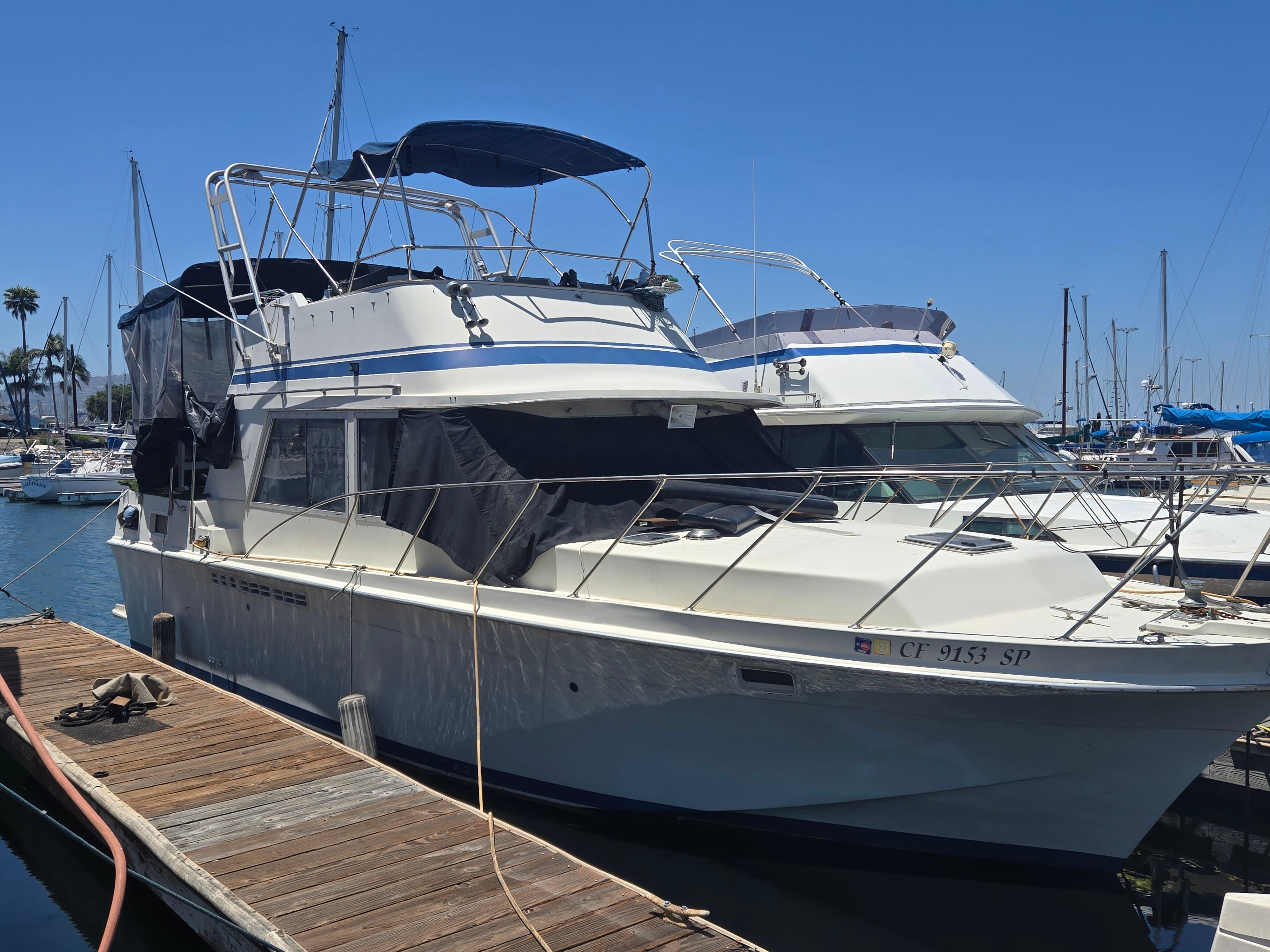 1984 Uniflite 36 Double Cabin