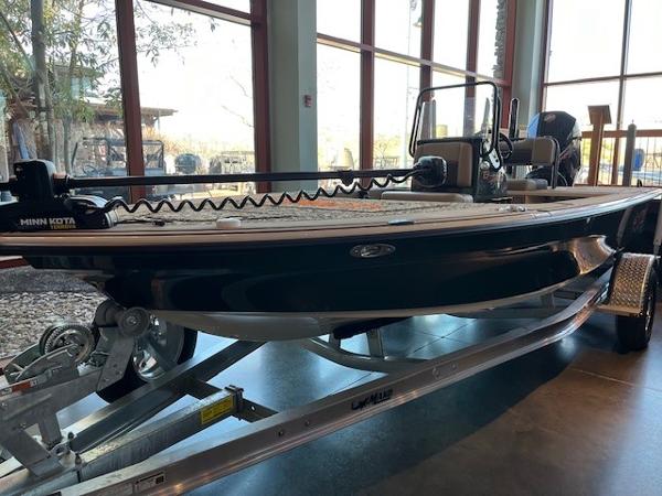 2025 Mako 18 Pro Skiff Backwater Edition