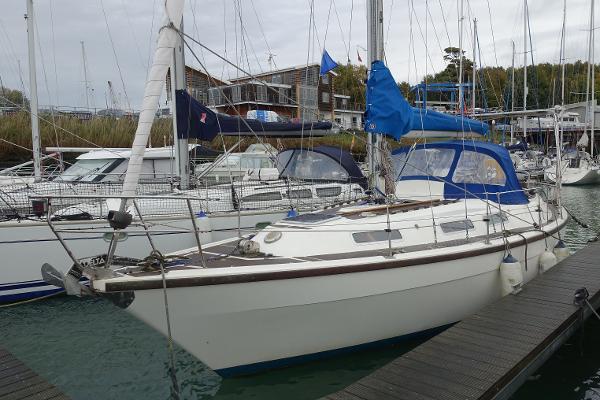Colvic Countess 33 Afloat