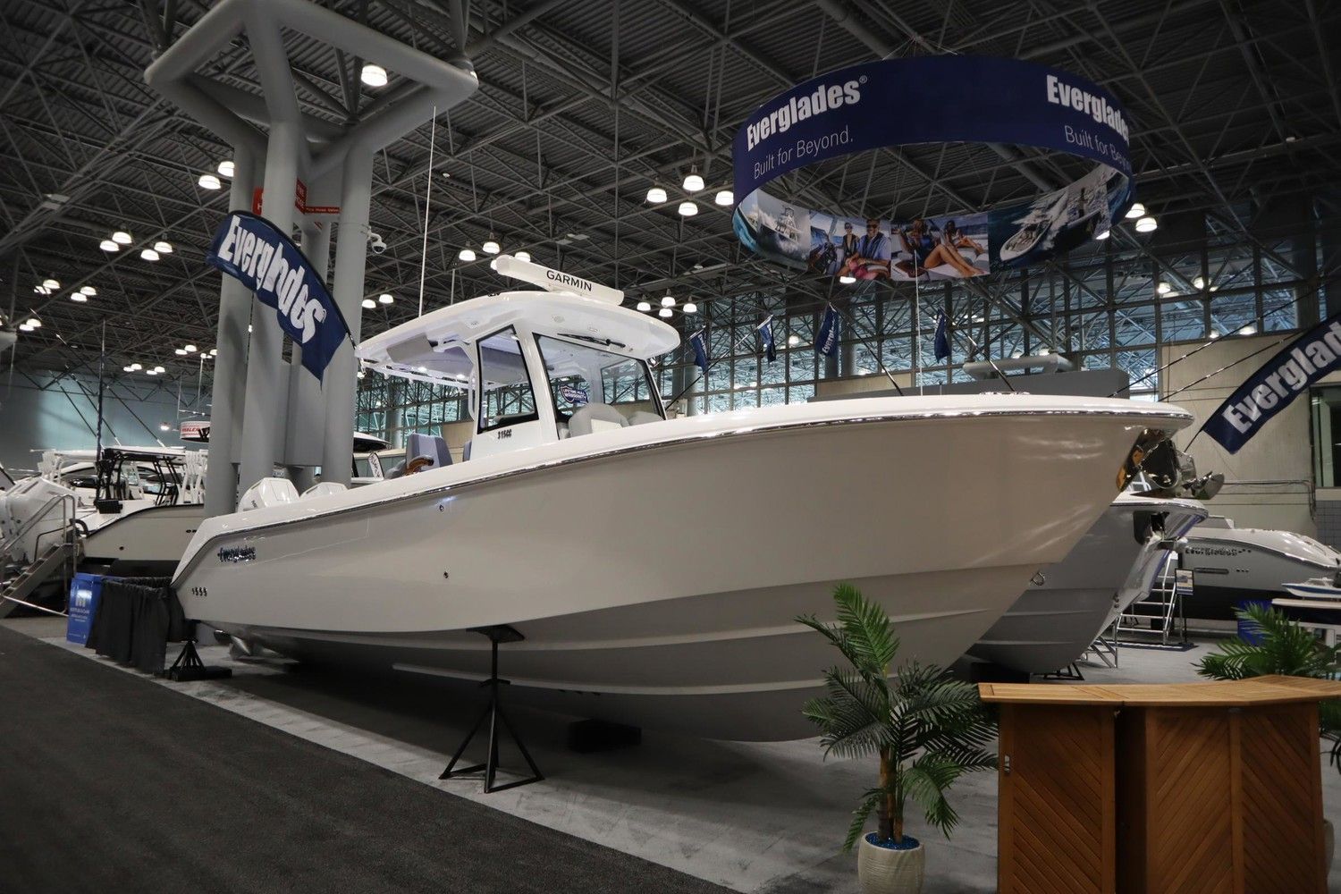 2025 Everglades 315 Center Console