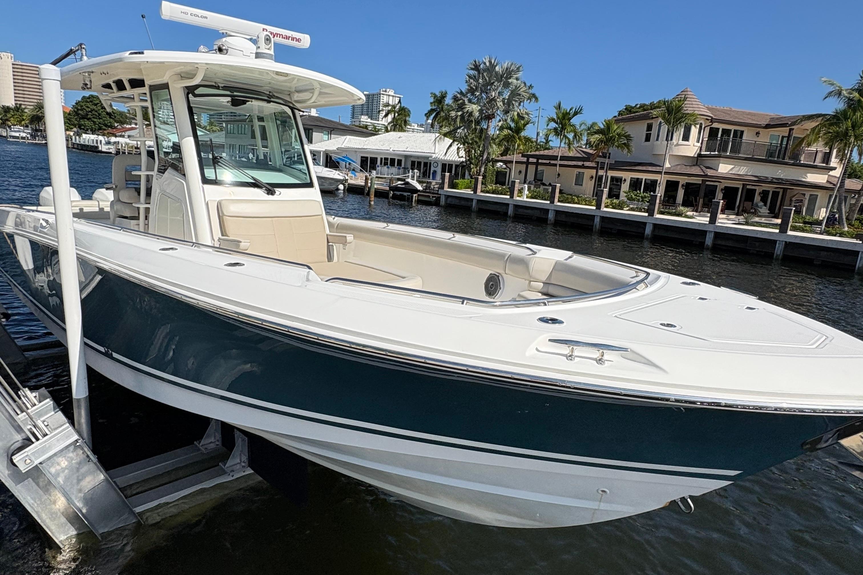 2017 Boston Whaler 330 Outrage