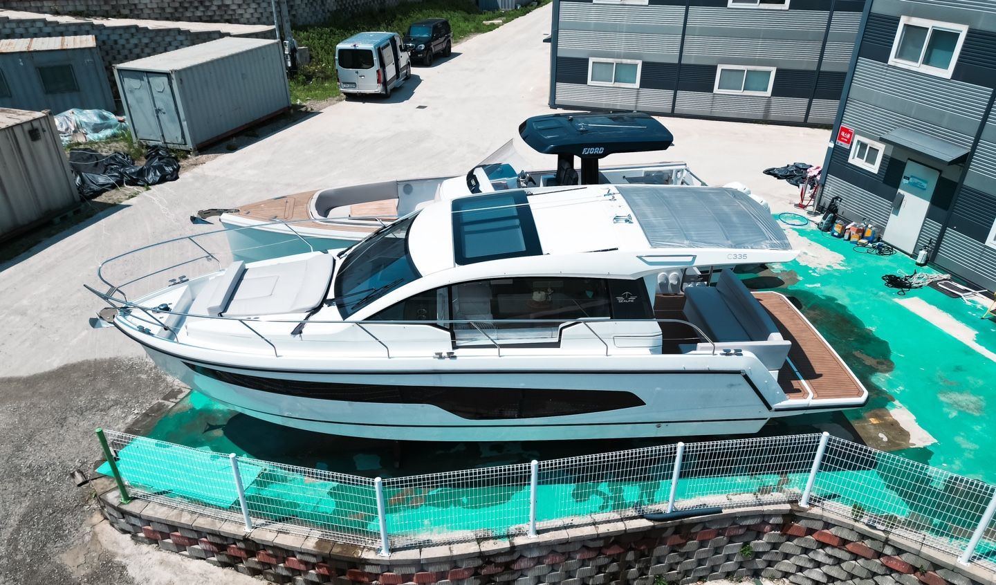 2024 Sealine 335