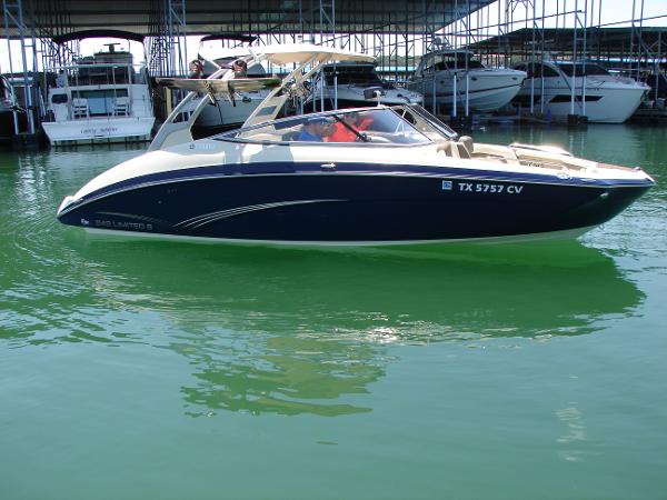 Yamaha Boats 242 Limited S 2015 Yamaha Boats 242 Limited S on calm water, docked in a marina.