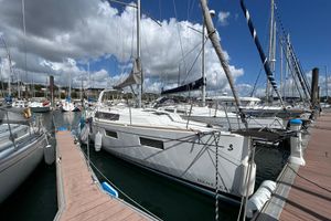 Beneteau OCEANIS 35.1 DL 2017 Beneteau OCEANIS 35.1 DL sailboat docked at marina under cloudy sky.