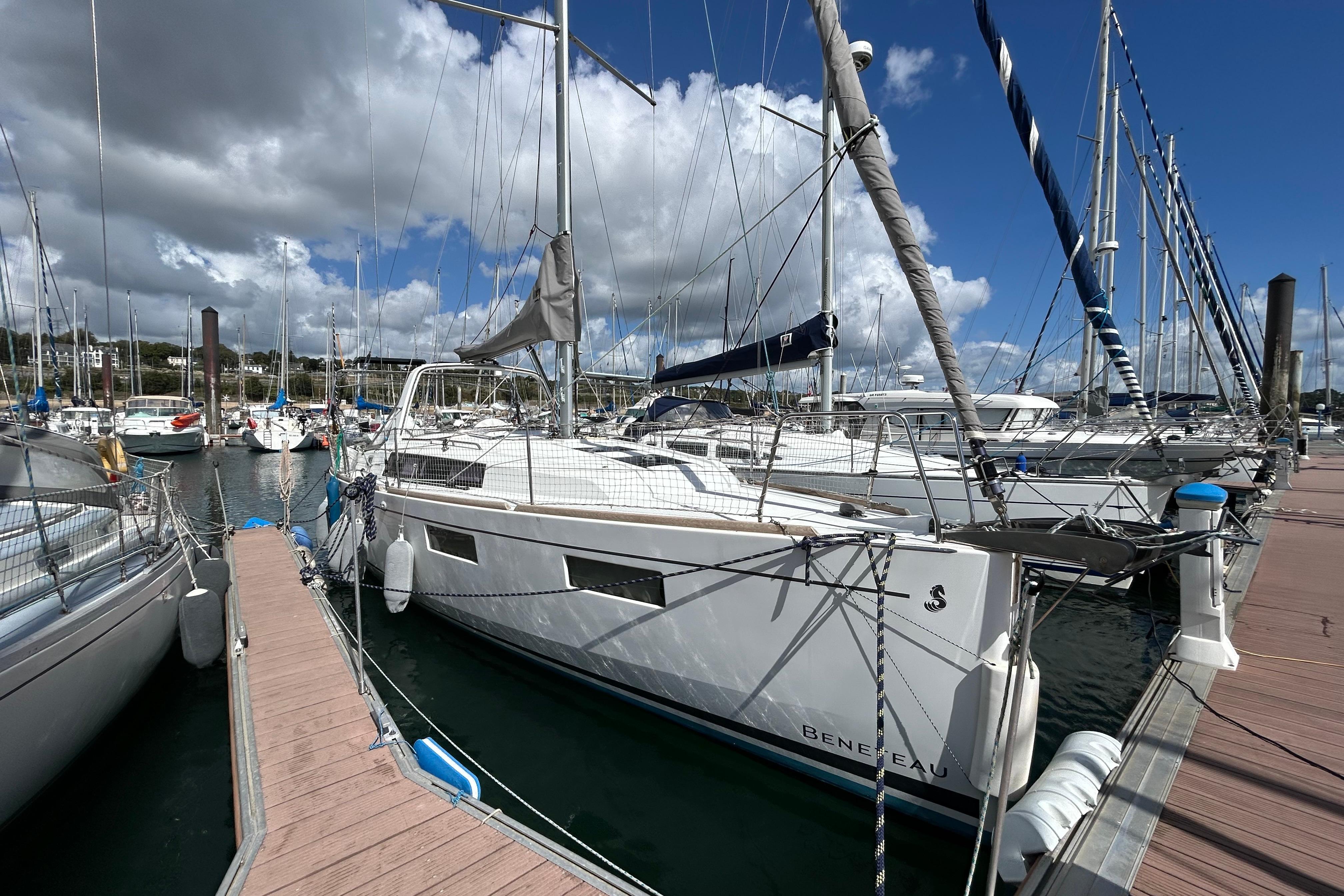 2017 Beneteau OCEANIS 35.1 DL