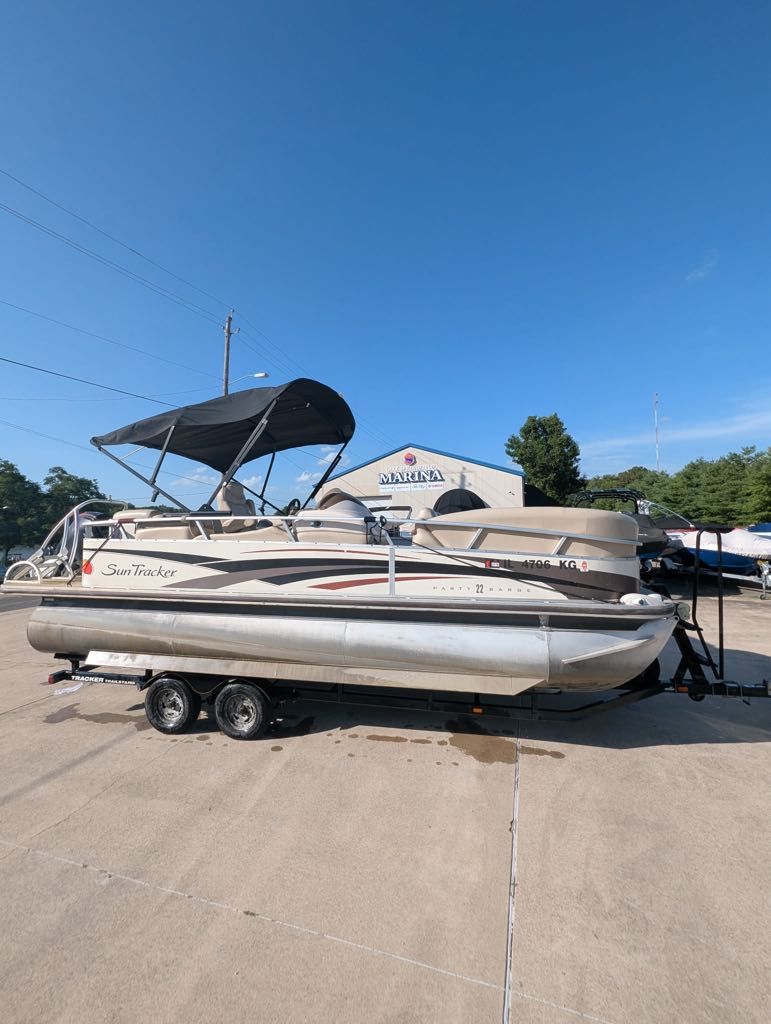 2008 Sun Tracker Party Barge 22