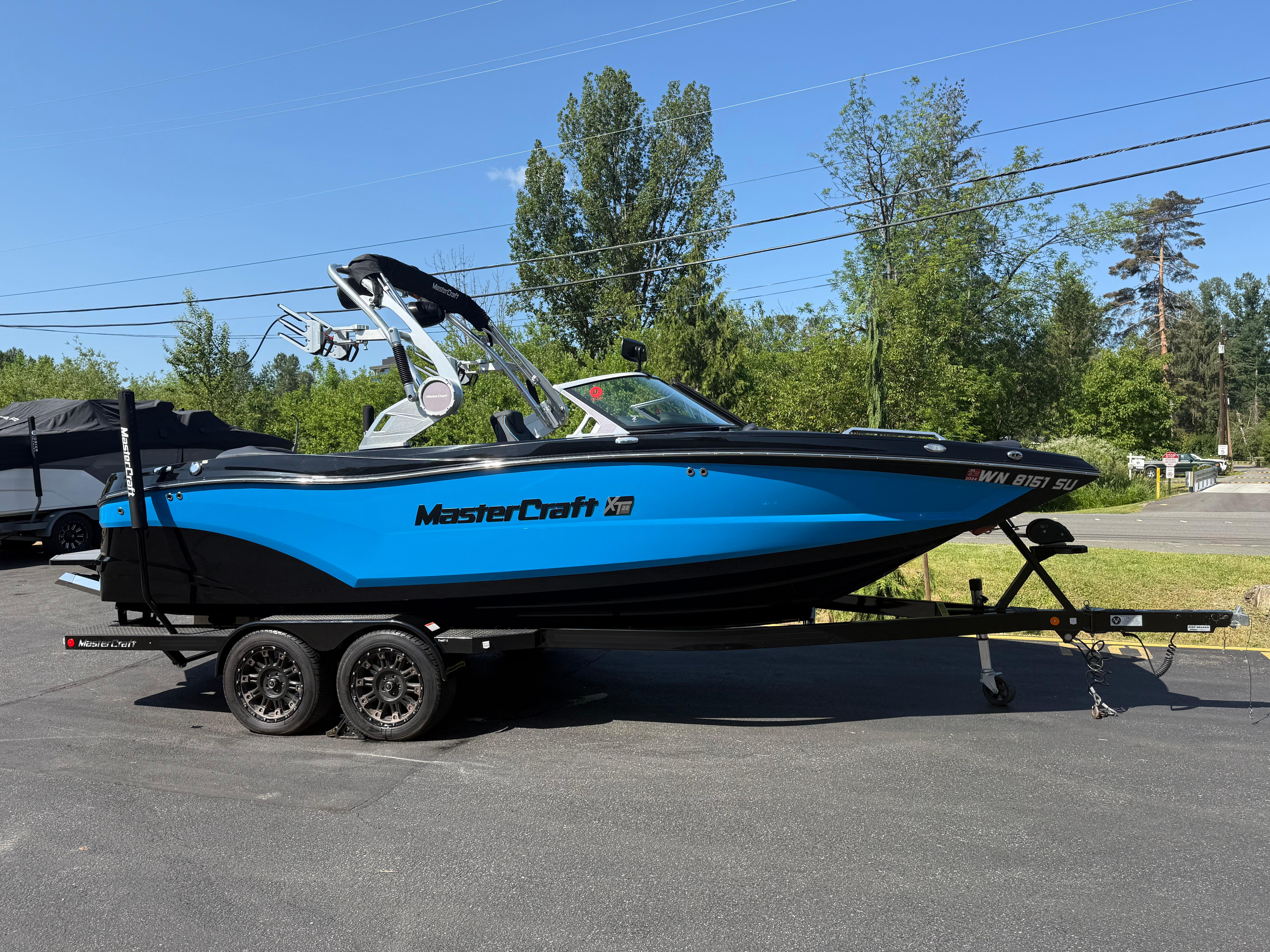 MasterCraft XT22 2019 MasterCraft XT22 boat on trailer, parked outdoors.