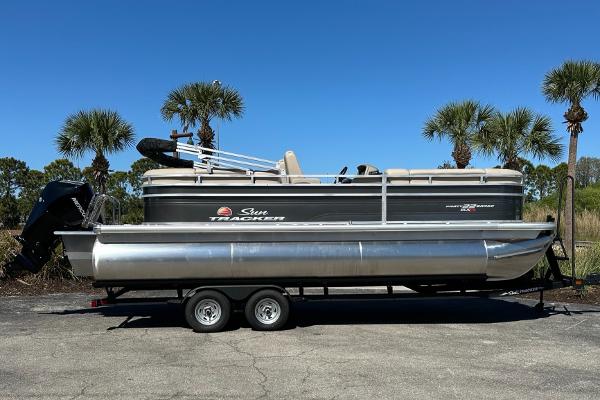 Sun Tracker Party Barge 22 XP3 2025 Sun Tracker Party Barge 22 XP3 pontoon boat on trailer, parked outdoors.