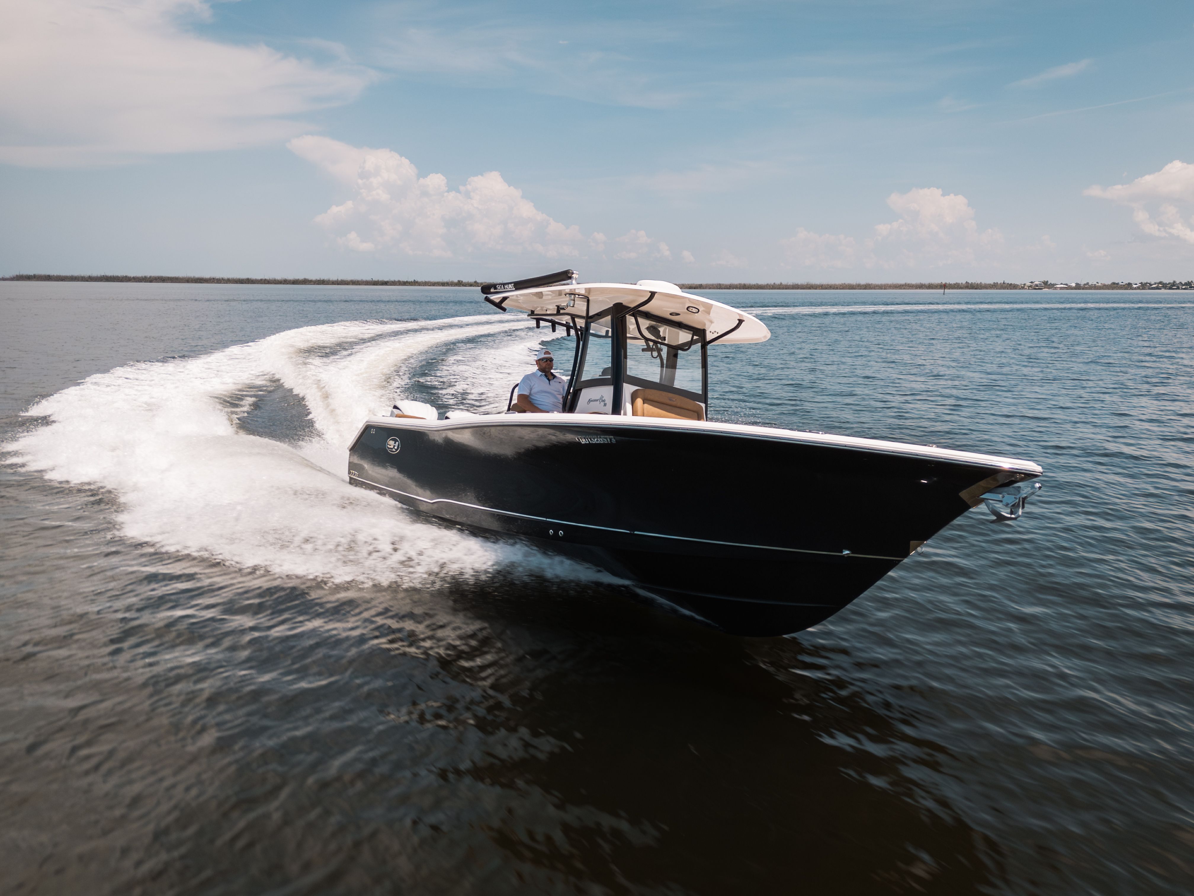 2022 Sea Hunt Gamefish 30 Coffin Box