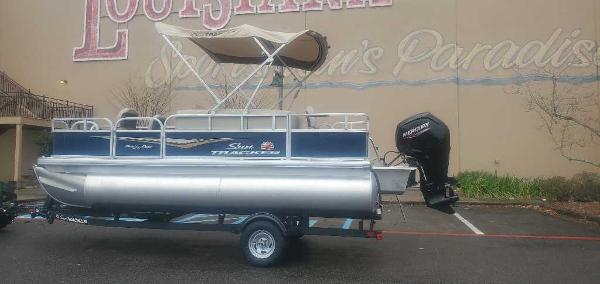 Sun Tracker Bass Buggy 18 DLX 2025 Sun Tracker Bass Buggy 18 DLX pontoon boat on trailer, parked outdoors.