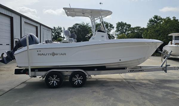 2025 NauticStar 222L Offshore