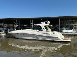 Sea Ray 500 Sundancer 2005 Sea Ray 500 Sundancer yacht docked in marina under clear blue sky.